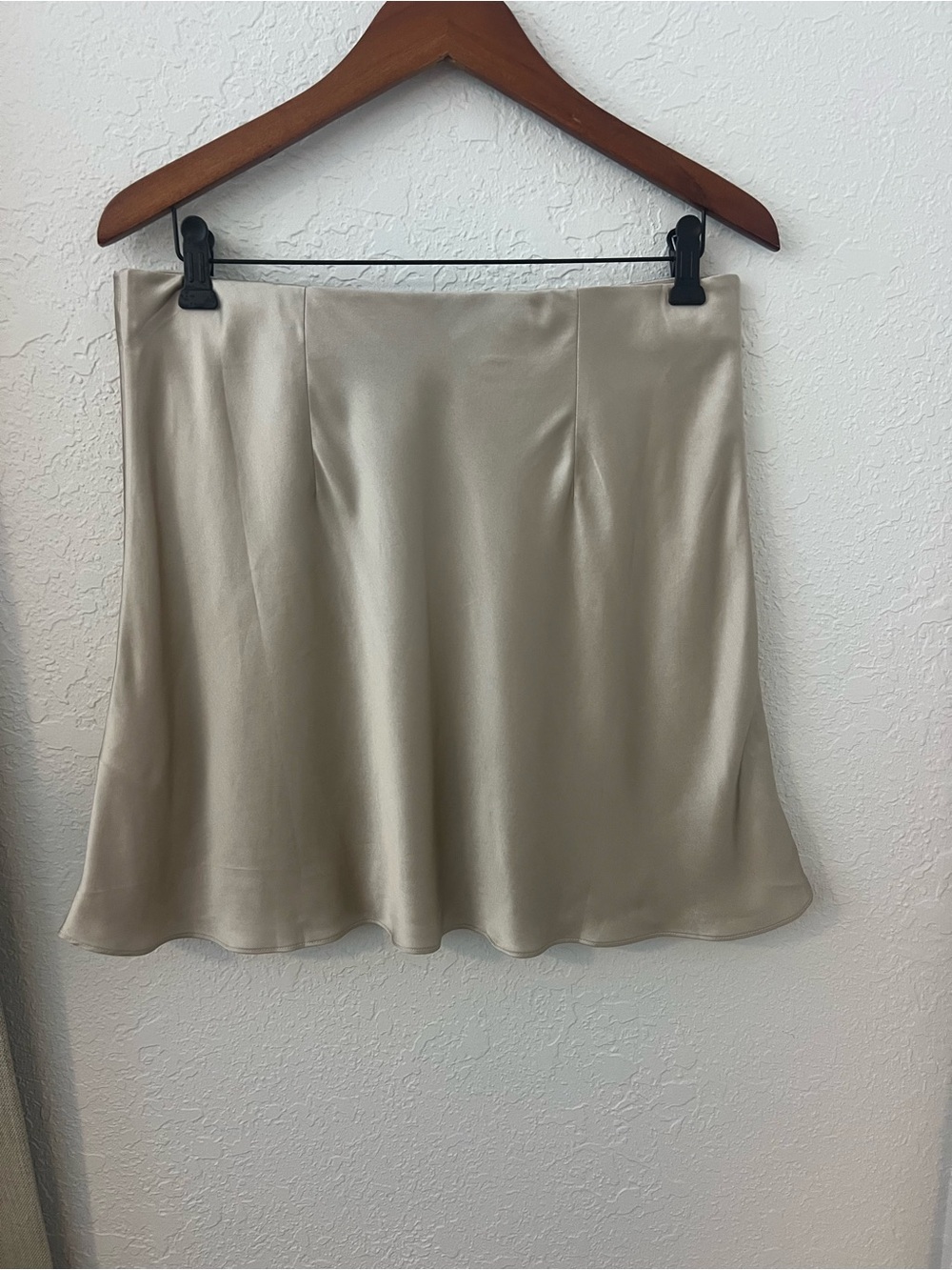Women’s NWT Quince Champagne 100% Mulberry Silk Short Skirt Size Large Luxury - Picture 4 of 5